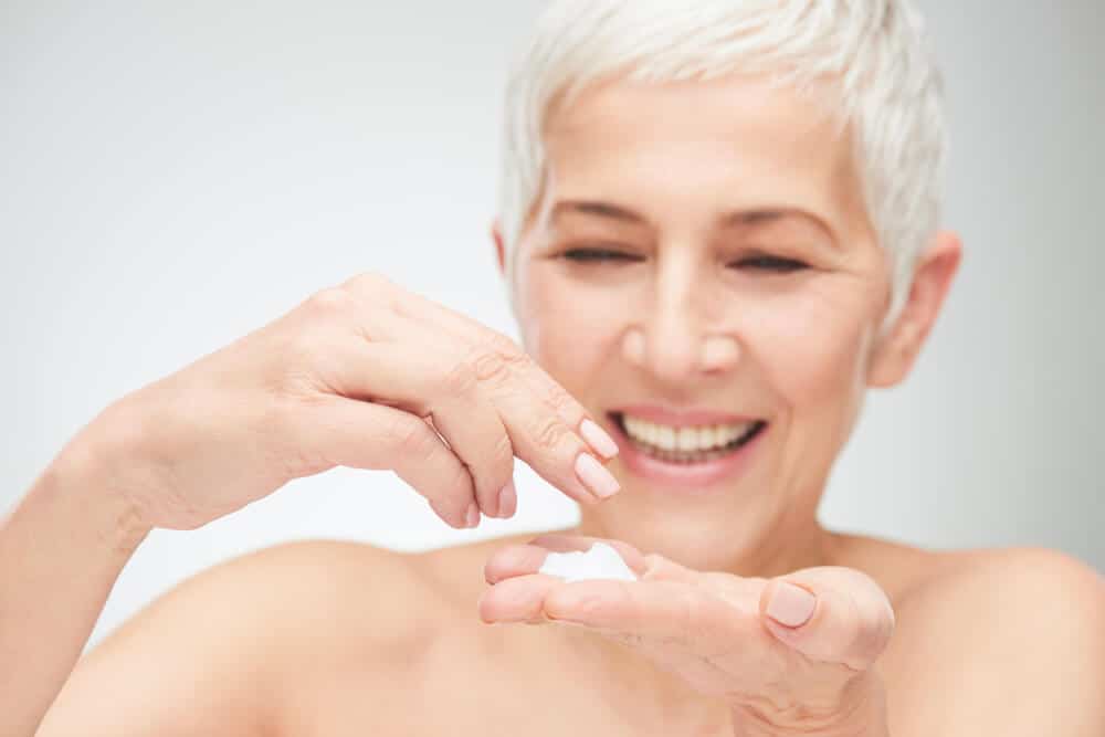 Anti aging habits - moisturize